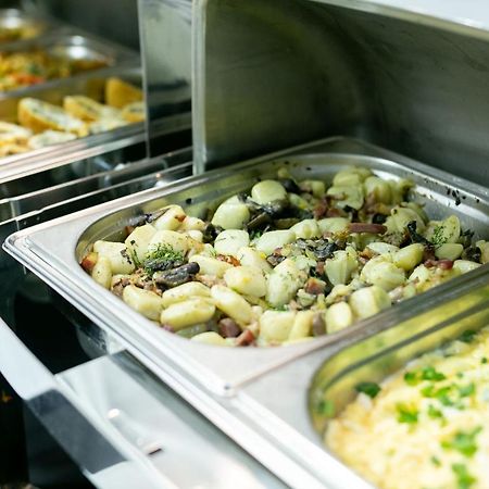 Park Hotel Tryszczyn Eksteriør billede