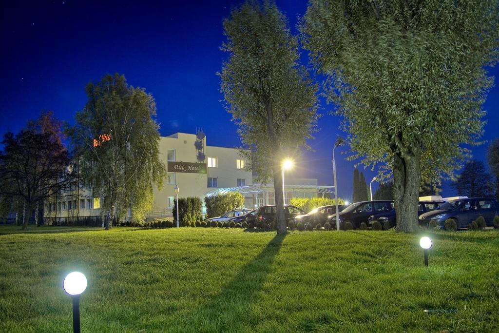 Park Hotel Tryszczyn Eksteriør billede