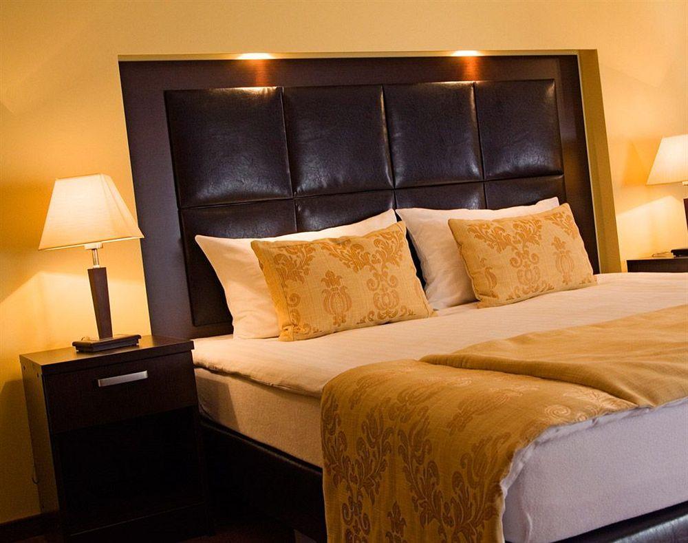 Park Hotel Tryszczyn Eksteriør billede