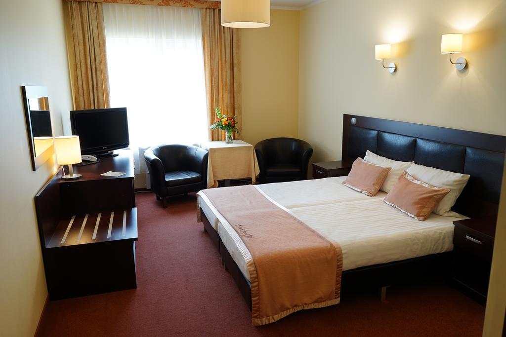 Park Hotel Tryszczyn Eksteriør billede