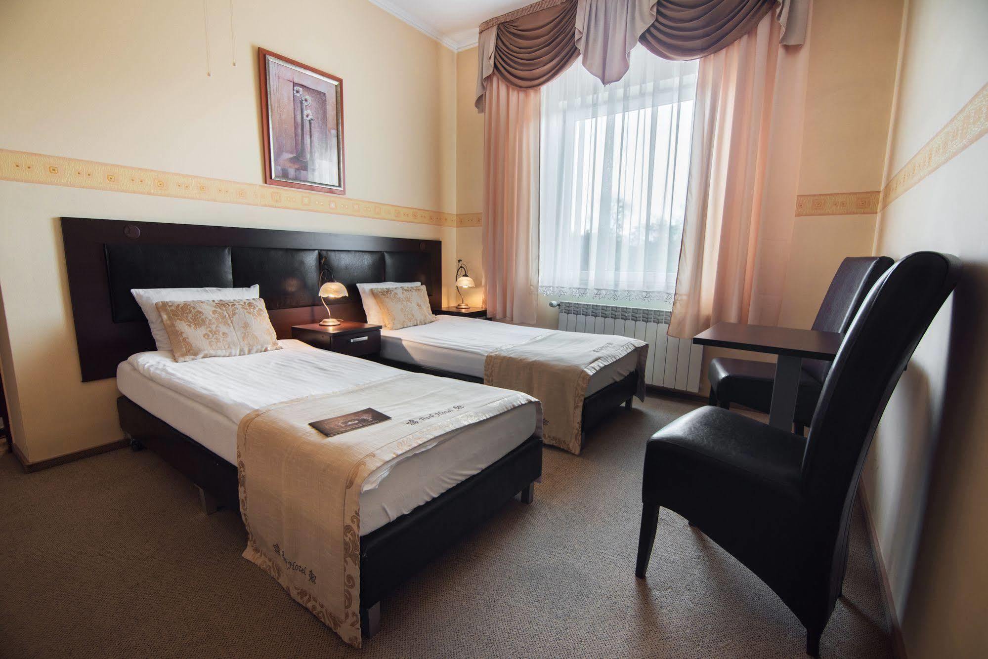Park Hotel Tryszczyn Eksteriør billede