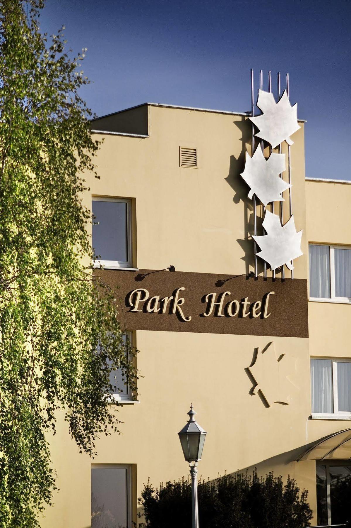 Park Hotel Tryszczyn Eksteriør billede