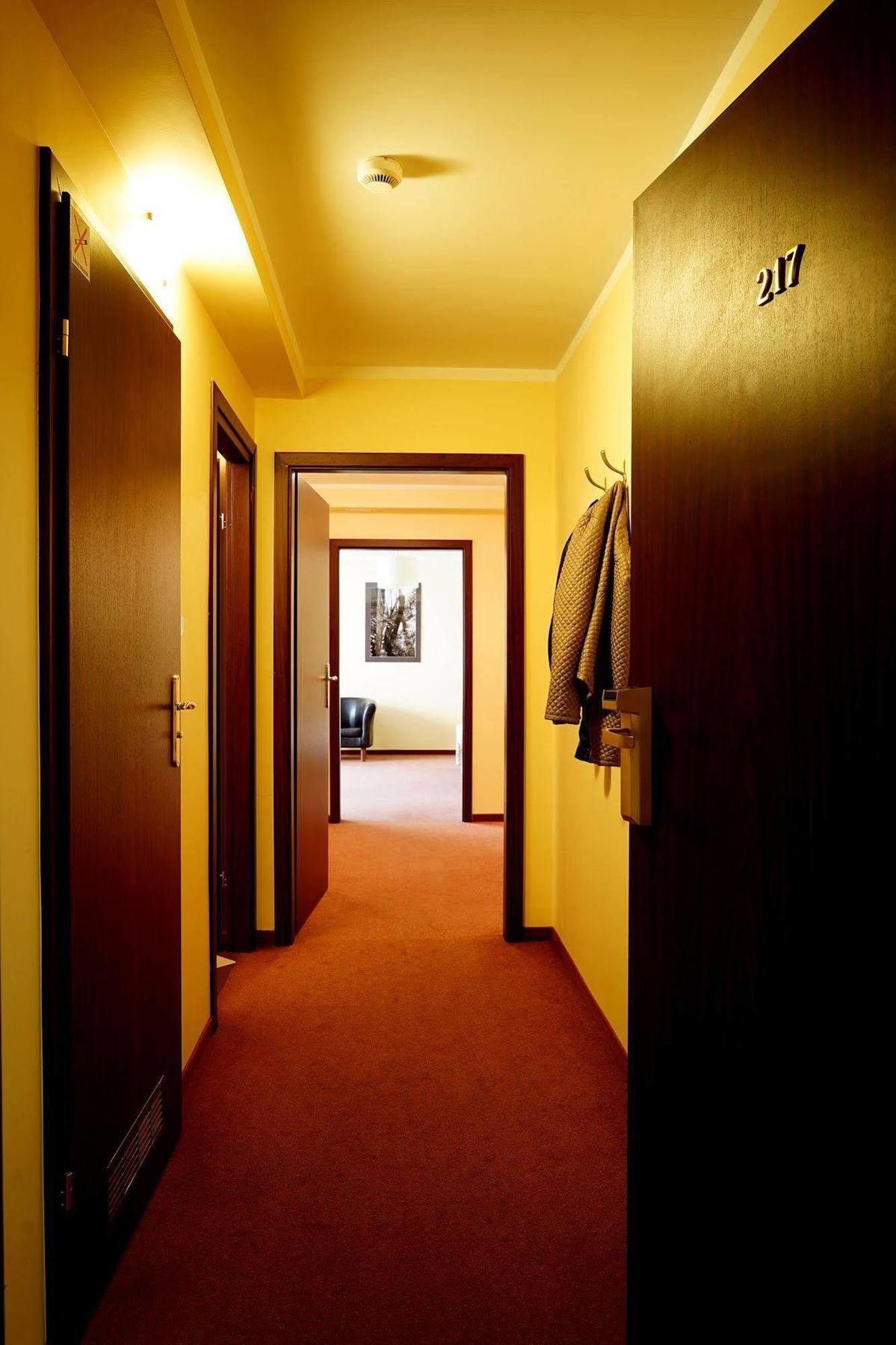 Park Hotel Tryszczyn Eksteriør billede